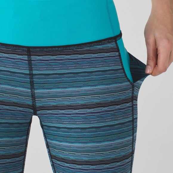 SOLD Lululemon Pace Rival Crop Size 4 - Picture 2 of 5